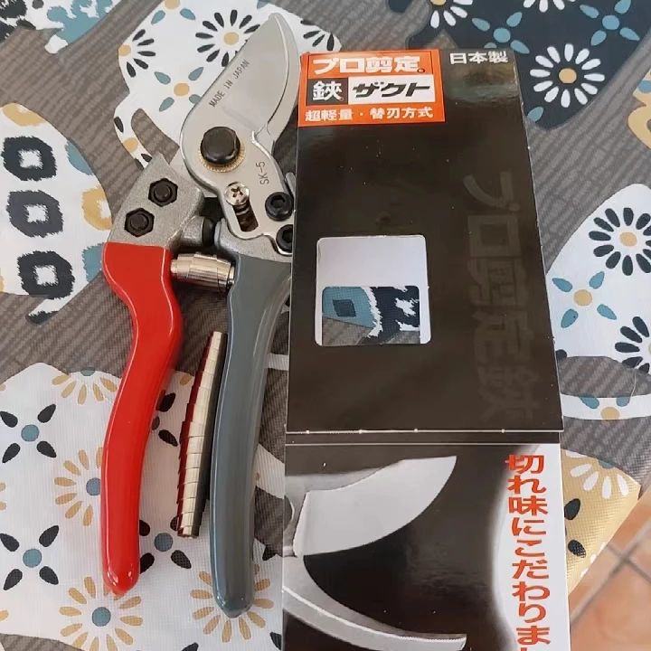 日本製VVT新型SK5強力園芸剪定鋏 庭木花枝剪定はさみツー - Gardening Tools Japan のレビューと価格